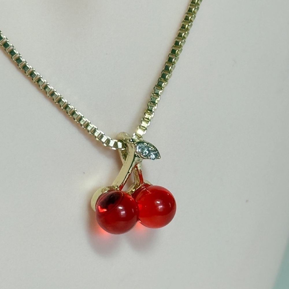 Elegant Gold Cherry Pendant Necklace - Picture 4 of 10